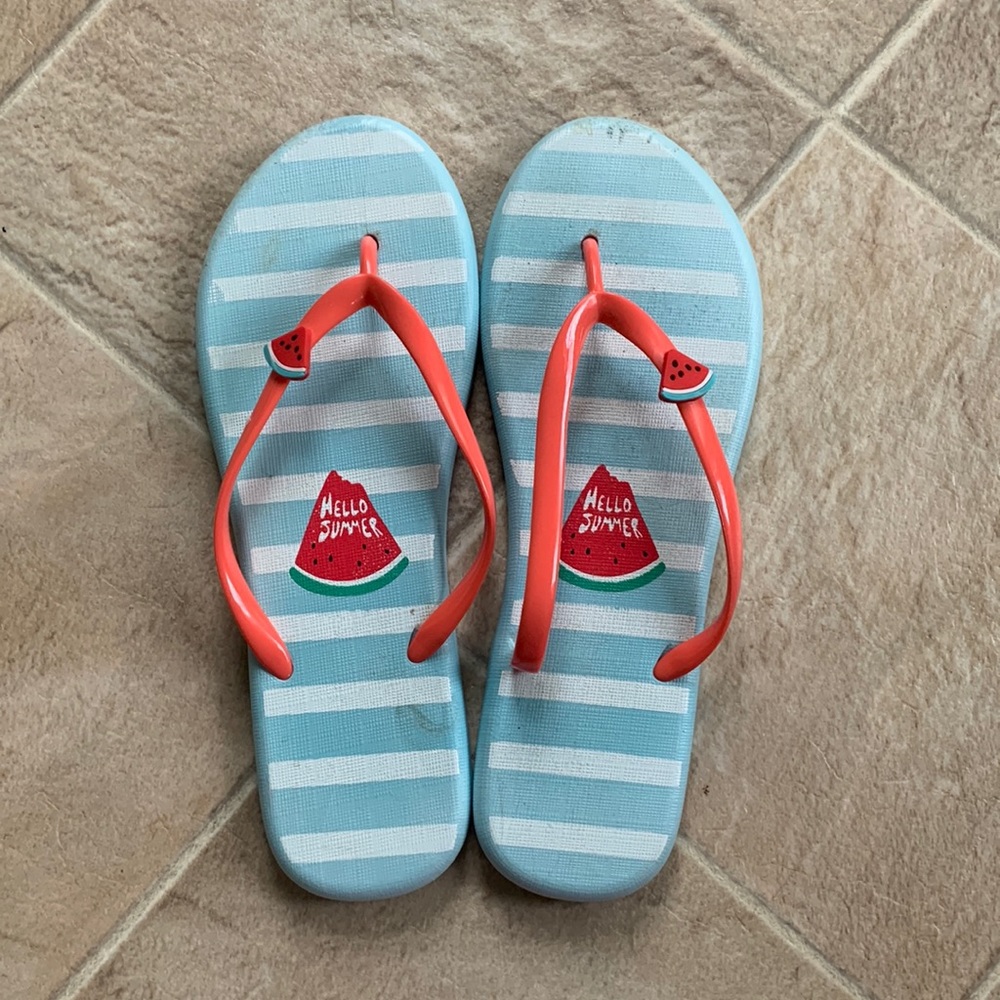 Women’s flip flops size 11.